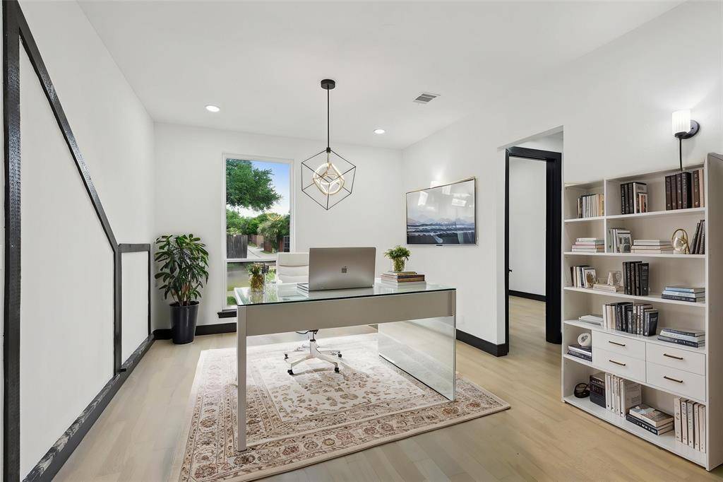 Dallas, TX 75287,4219 Hollow Oak Drive