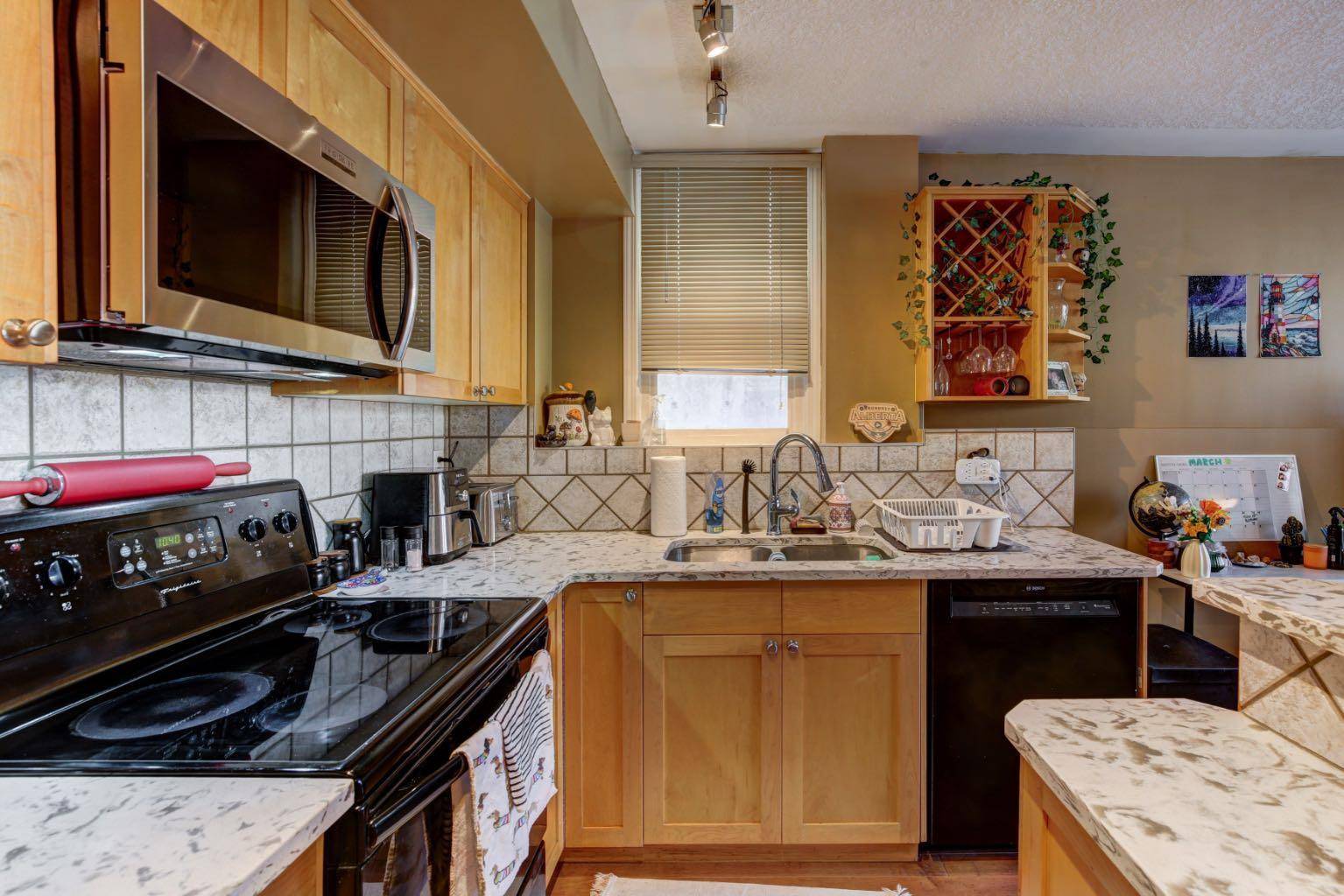 Calgary, AB T2T 0K6,1129 Cameron AVE SW #103