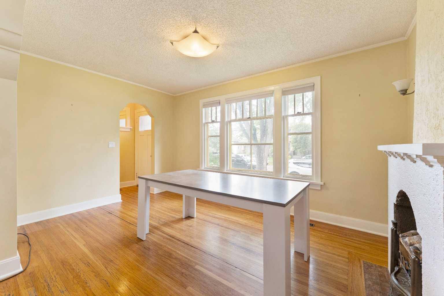 Calgary, AB T3E 2C7,2612 26A ST Southwest