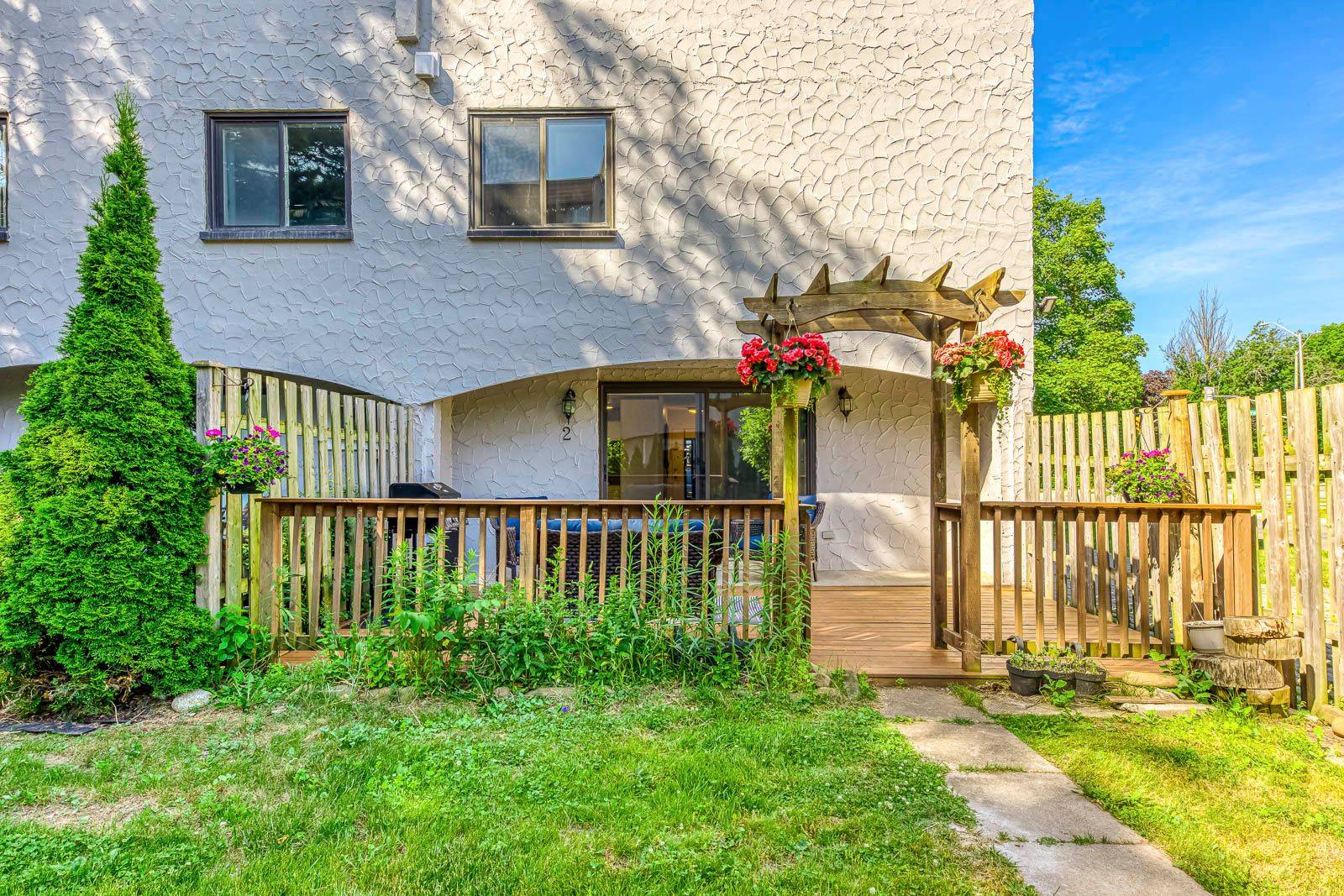 Oakville, ON L6H 2P5,1008 Falgarwood DR #02