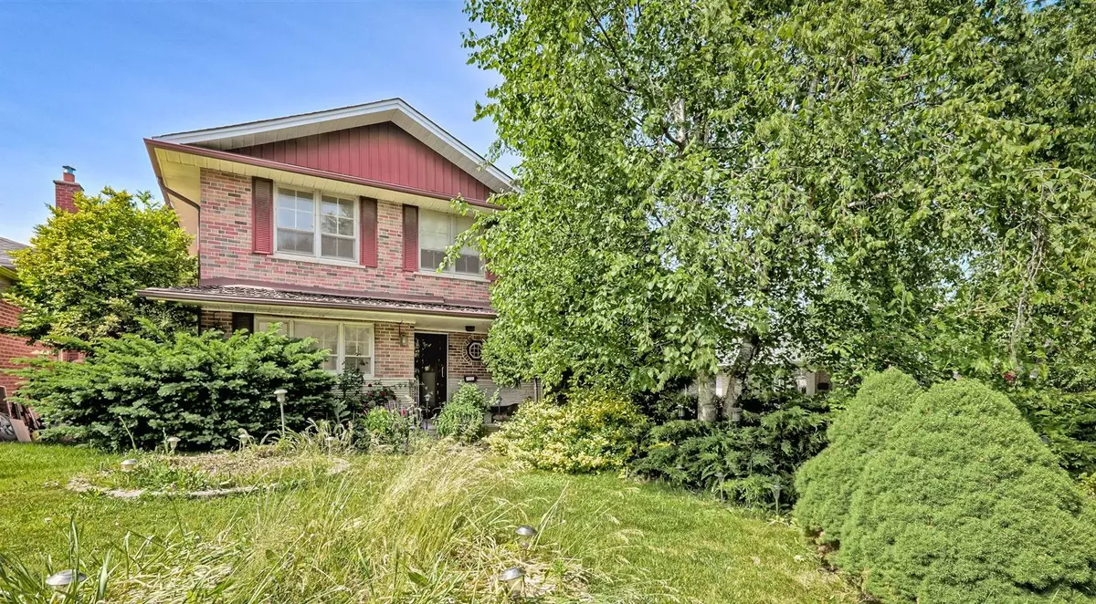 Toronto W09, ON M9R 2N6,90 Waterford DR