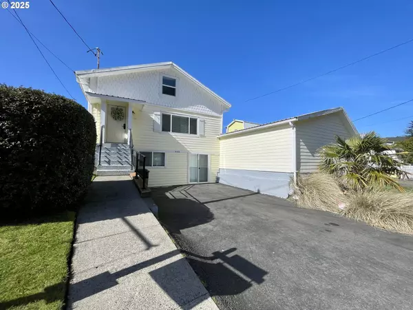 665 CLEARLAKE AVE, Winchester Bay, OR 97467