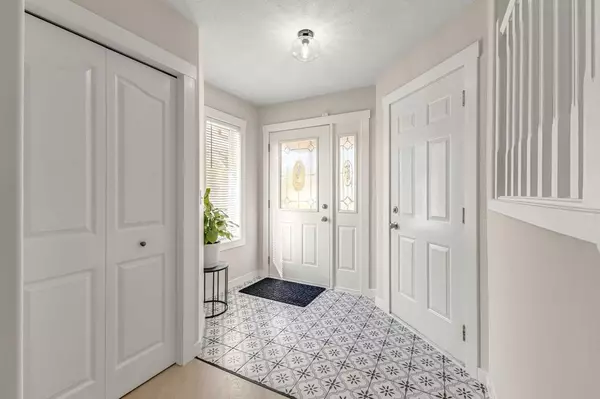 Red Deer, AB T4R 2N8,35 Logan Close