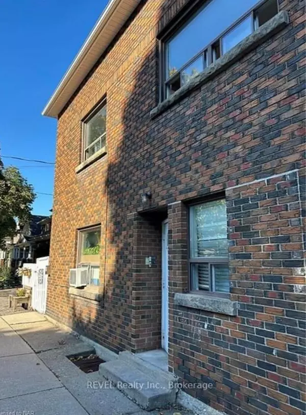 45 Louisa ST #3, St. Catharines, ON L2R 2J5