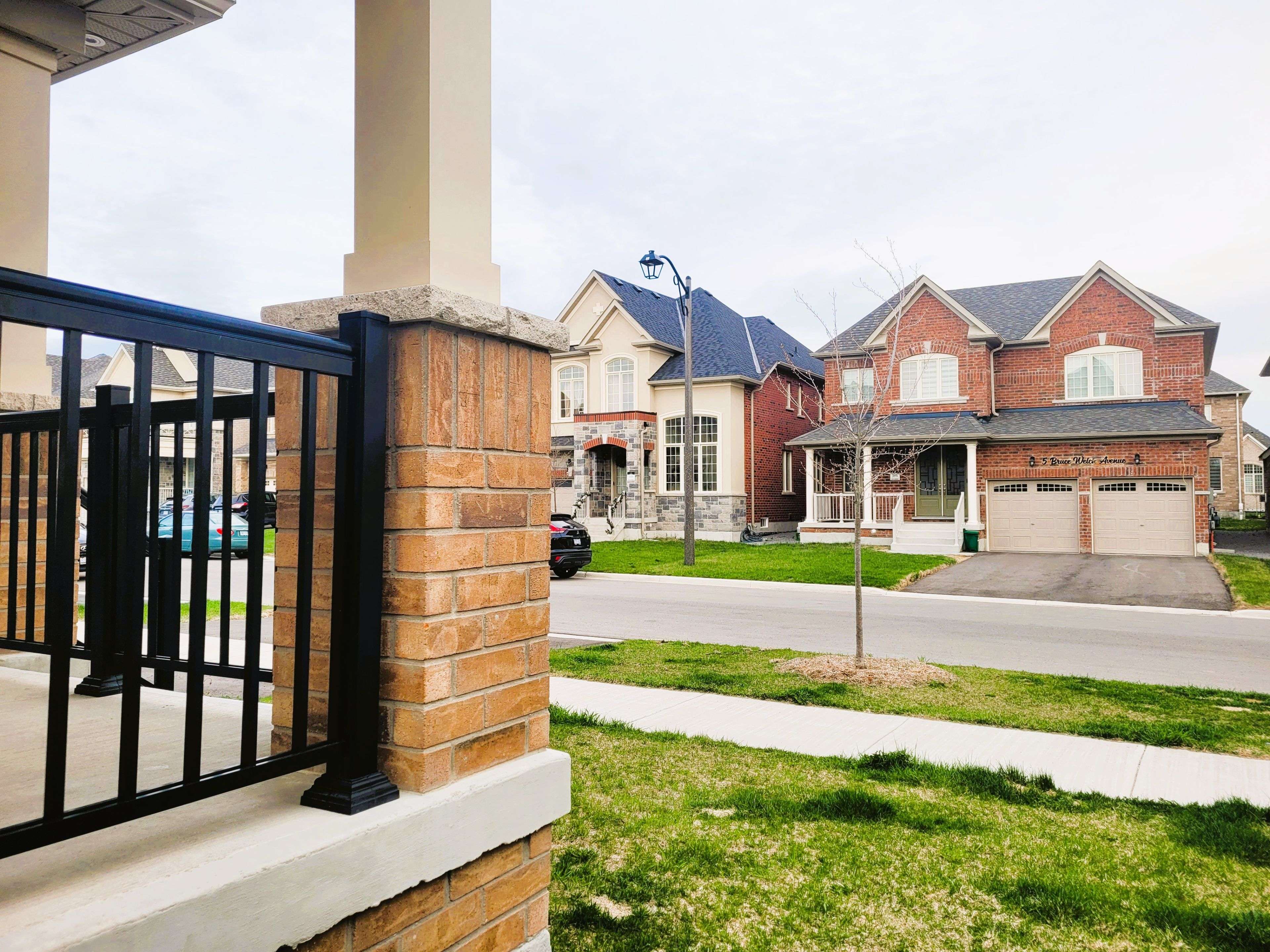 Georgina, ON L4P 0J1,4 Bruce Welch AVE