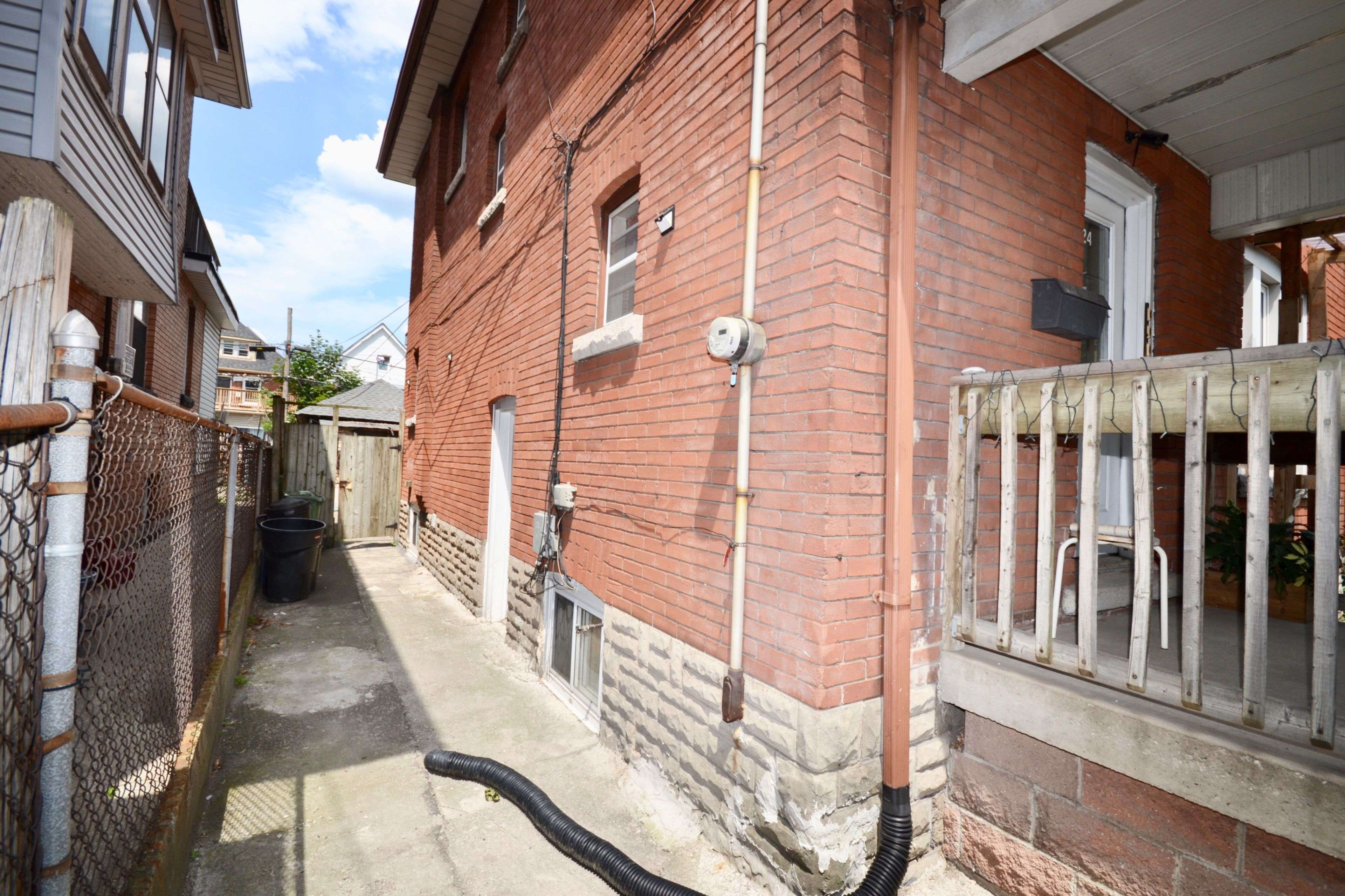 Hamilton, ON L8M 2W9,24 Spadina AVE W