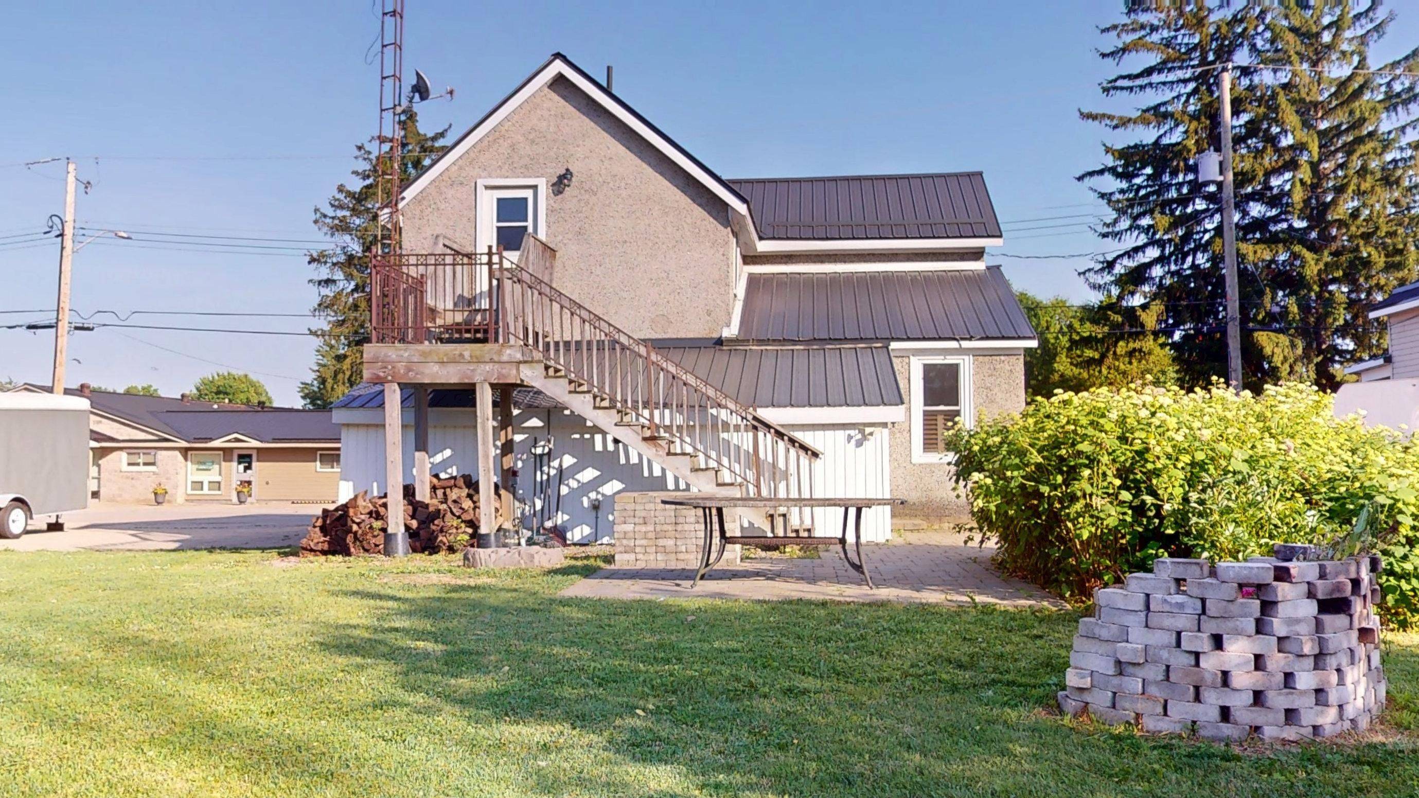 Athens, ON K0E 1B0,10 Wellington ST E