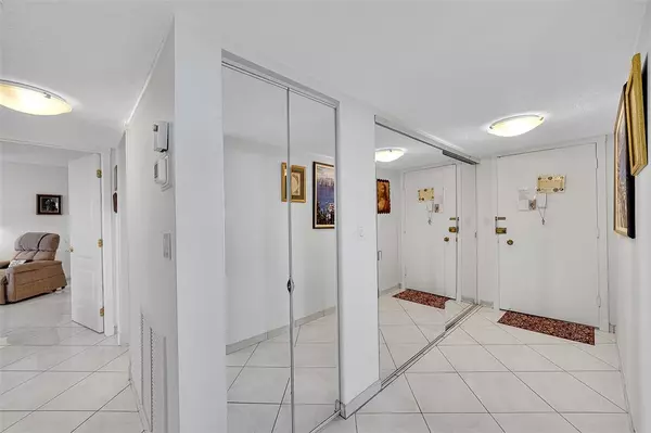 Hollywood, FL 33019,1401 S OCEAN DR #701