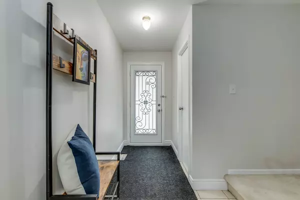 Markham, ON L3T 5G3,17 New Port WAY