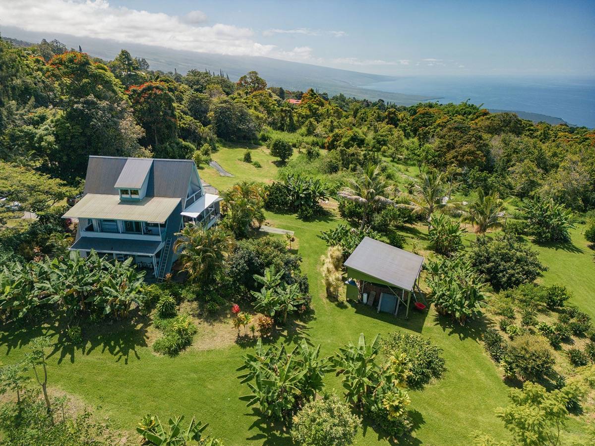 82-6151 D RD, Captain Cook, HI 96704