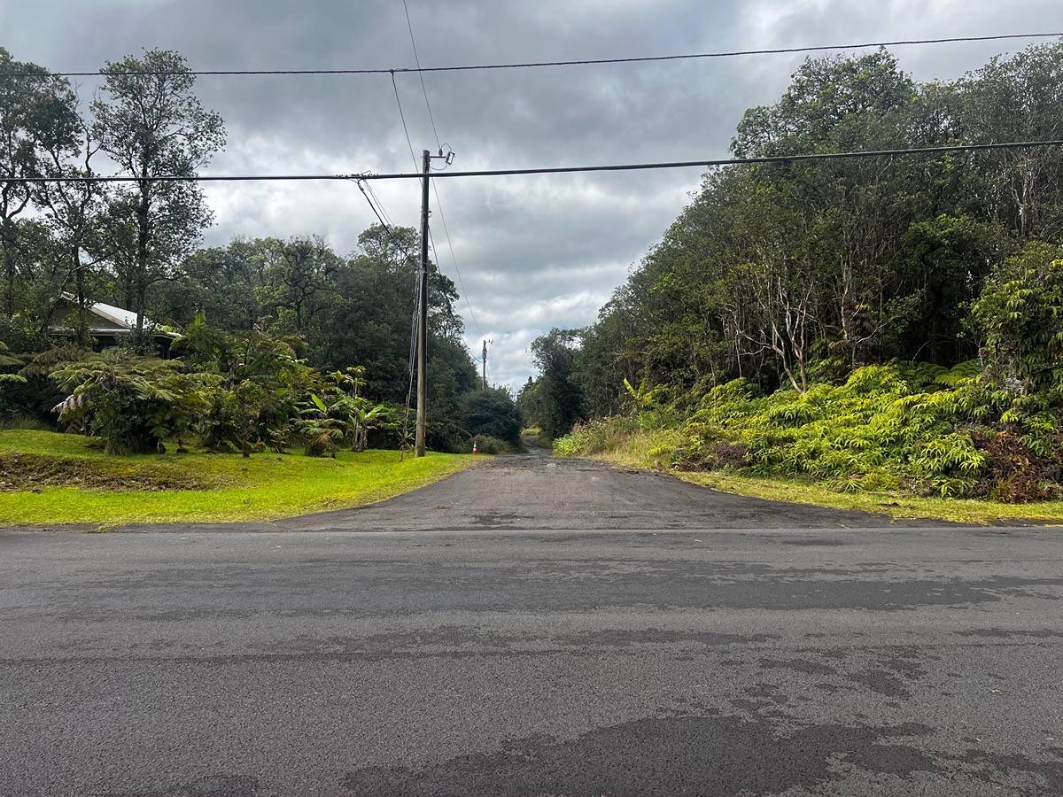 ROAD 12, Volcano, HI 96785