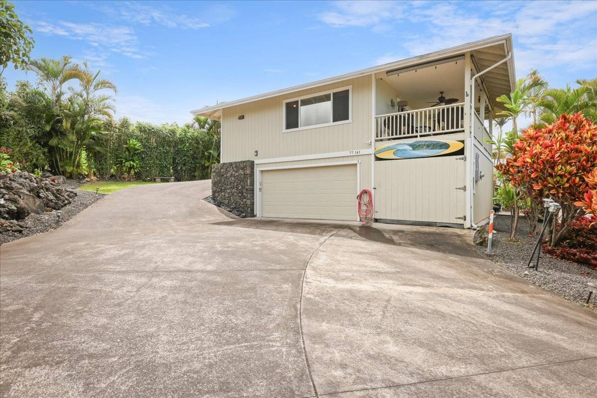 Kailua-kona, HI 96725,77-141 KALANIUKA ST #1