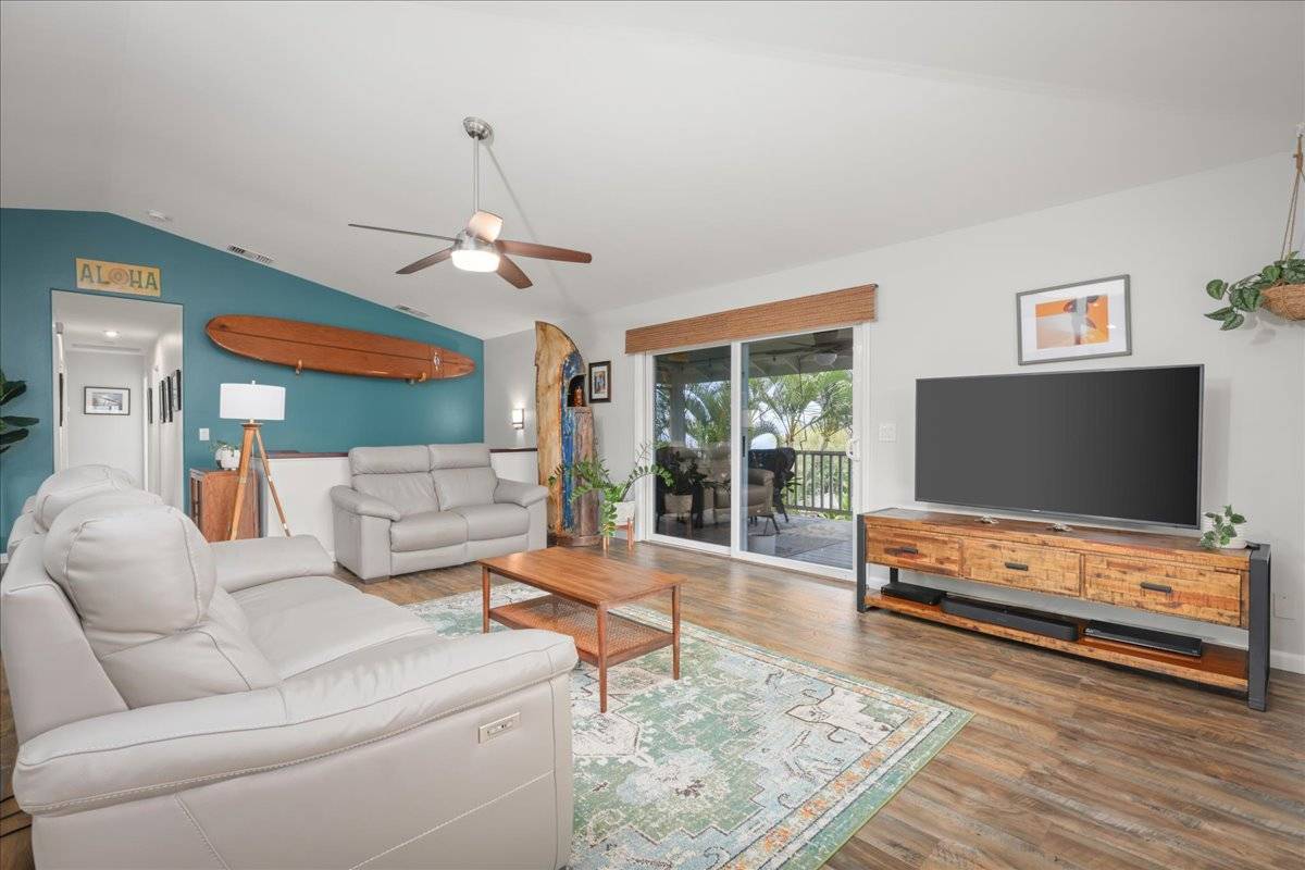 Kailua-kona, HI 96725,77-141 KALANIUKA ST #1