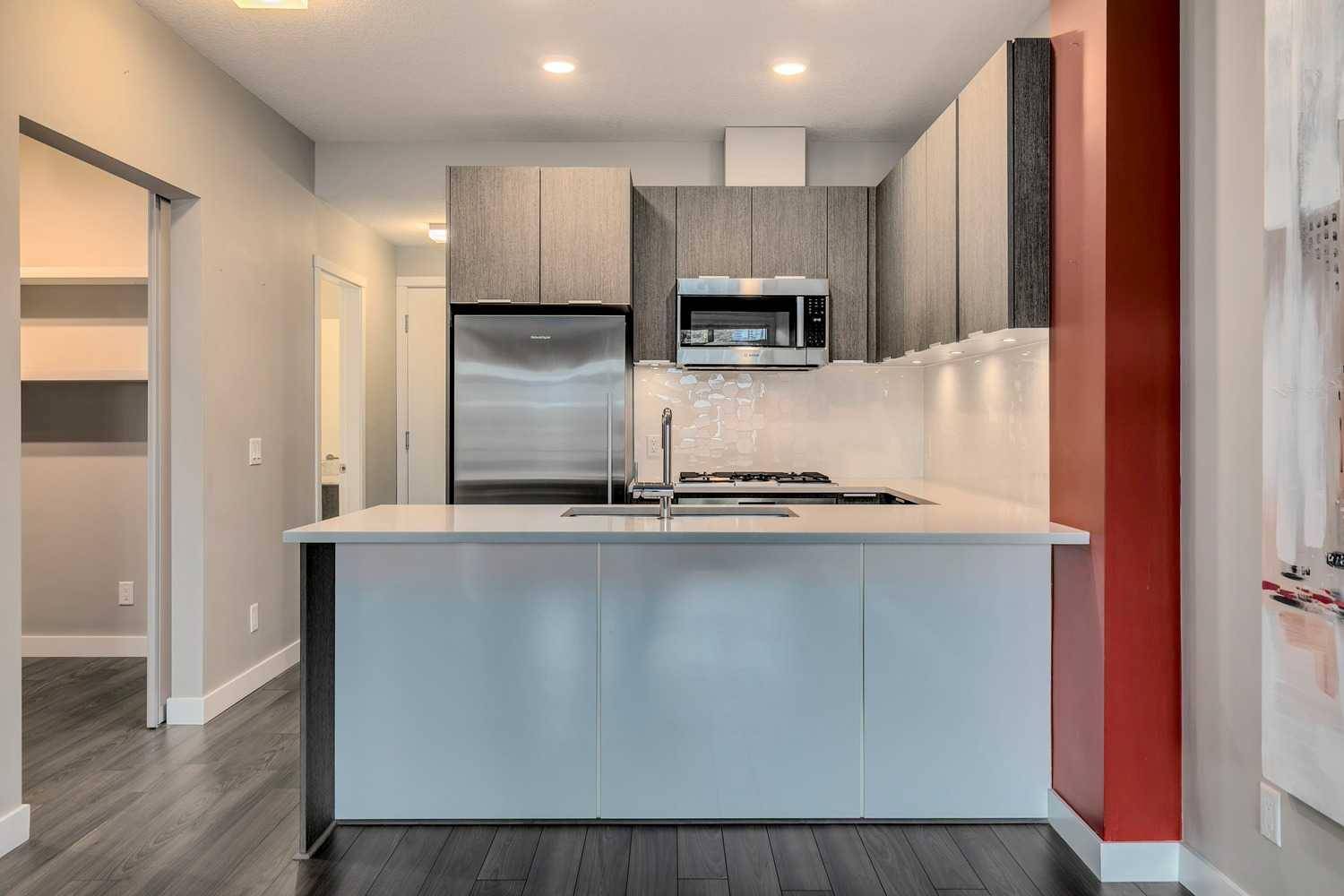 Calgary, AB T3R 0X7,823 5 AVE NW #315