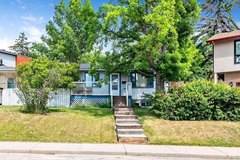 Calgary, AB T3B 0Y7,4904 22 AVE NW