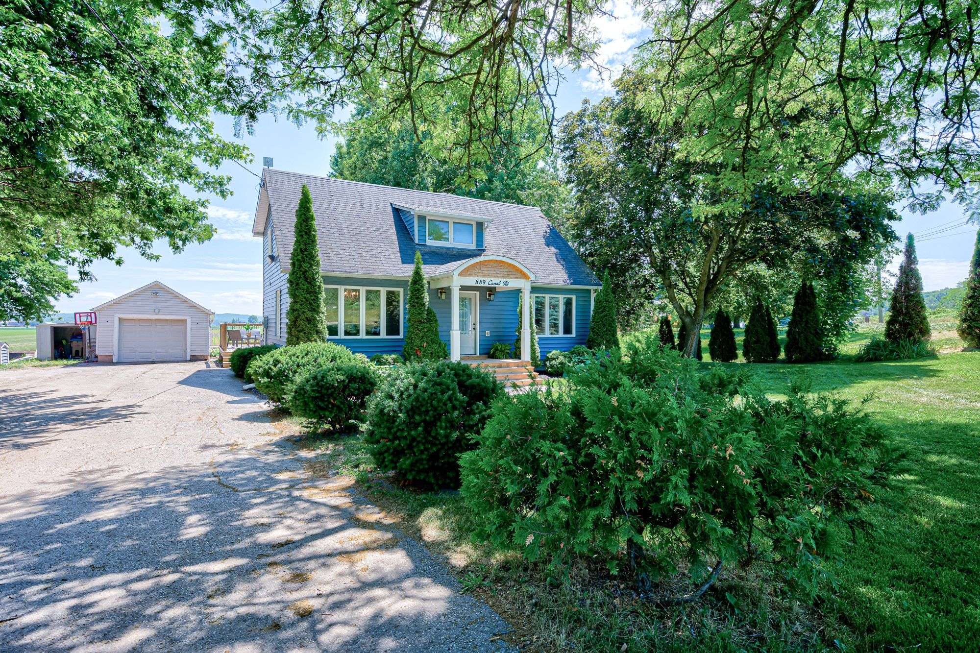 Bradford West Gwillimbury, ON L3Z 4C9,889 Canal RD