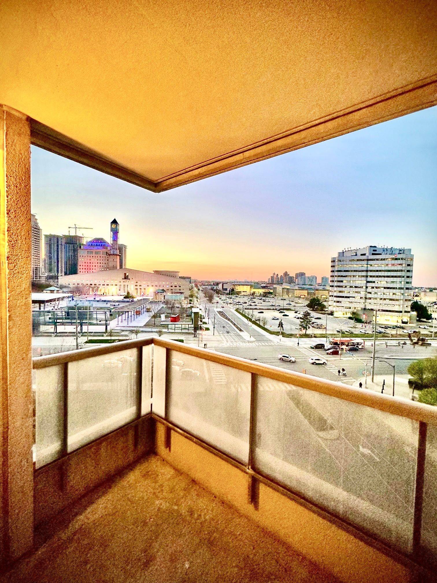 Mississauga, ON L5B 4P5,3888 Duke of York BLVD #823