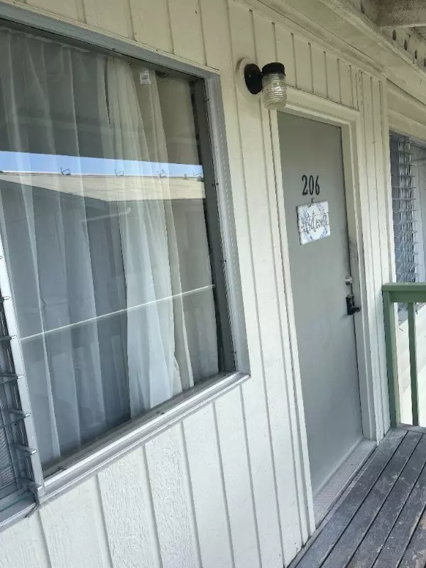 Hilo, HI 96720,485 WAIANUENUE AVE #206