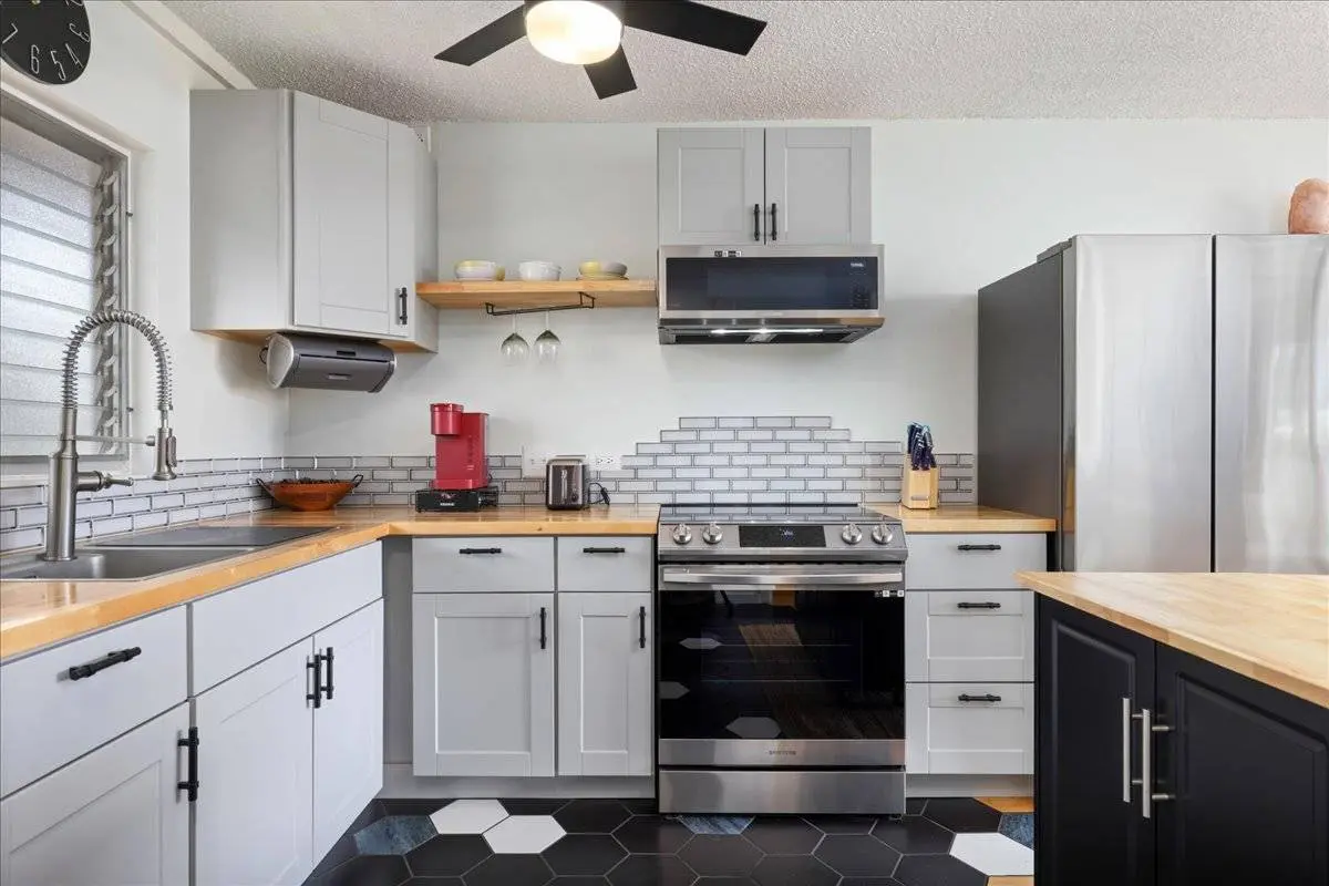 75-5766 KUAKINI HIGHWAY #204, Kailua-kona, HI 96740