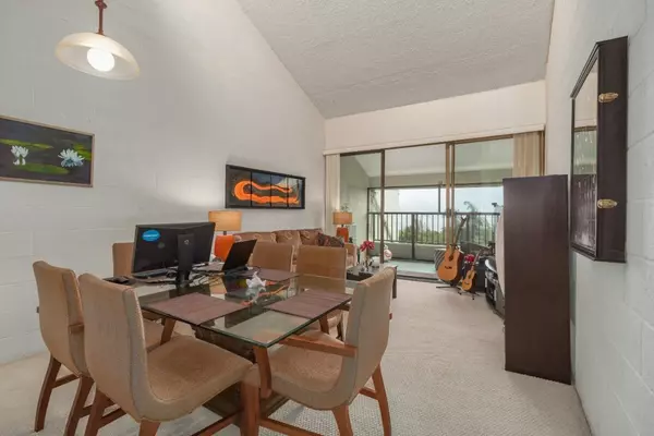 Hilo, HI 96720,1875 KALANIANAOLE AVE #704