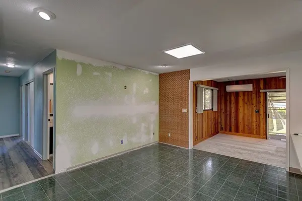 Hilo, HI 96720,82 KAUNALOA ST