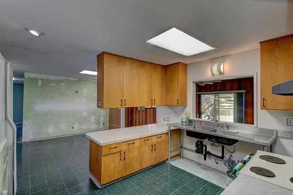 Hilo, HI 96720,82 KAUNALOA ST