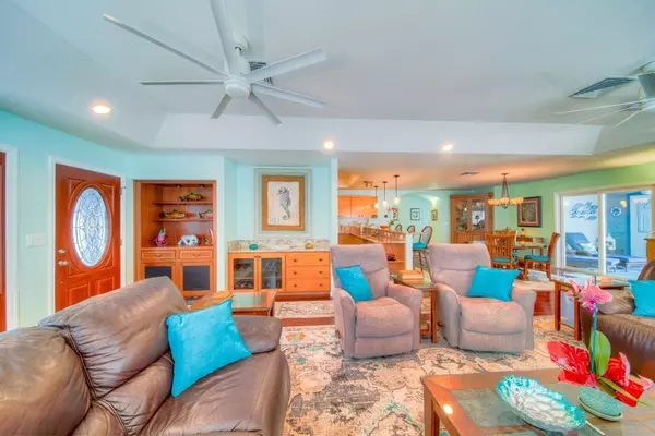 Hilo, HI 96720,143 KAMALII PL