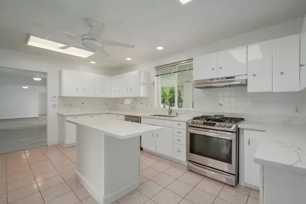 141 NANIAKEA ST, Hilo, HI 96720