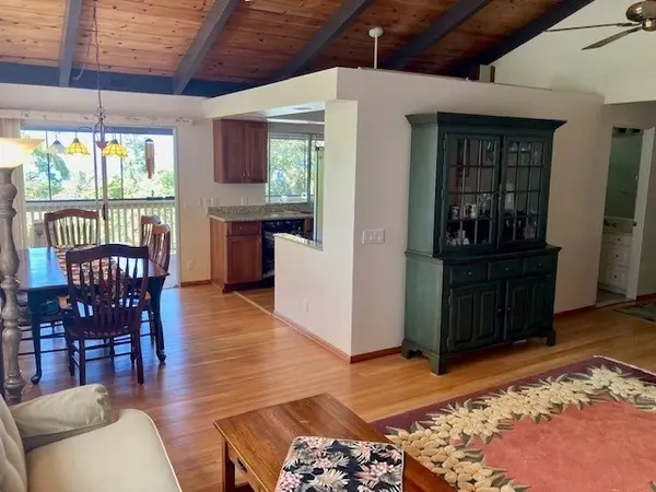 82-6085 NAPOOPOO RD, Captain Cook, HI 96704