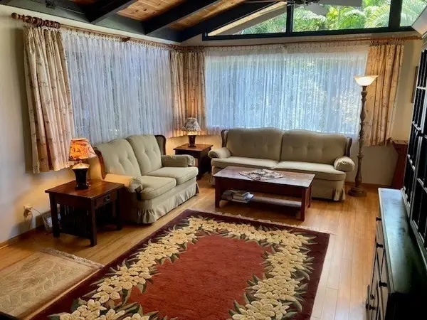 82-6085 NAPOOPOO RD, Captain Cook, HI 96704