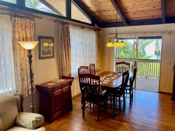 82-6085 NAPOOPOO RD, Captain Cook, HI 96704