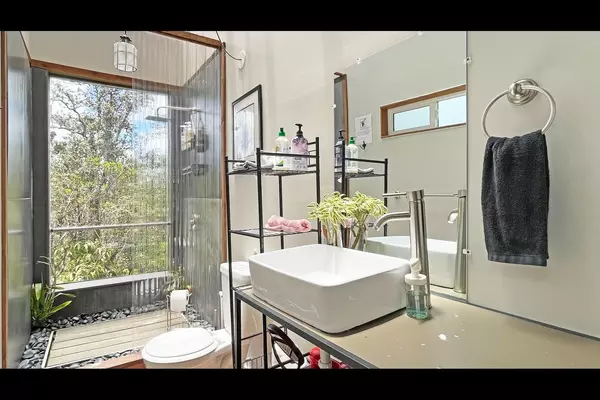 Volcano, HI 96785,2249 MOKUNA ST