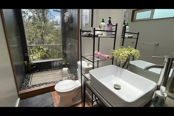 Volcano, HI 96785,2249 MOKUNA ST