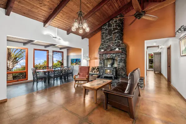 88-1646 MALOLO DR, Captain Cook, HI 96704