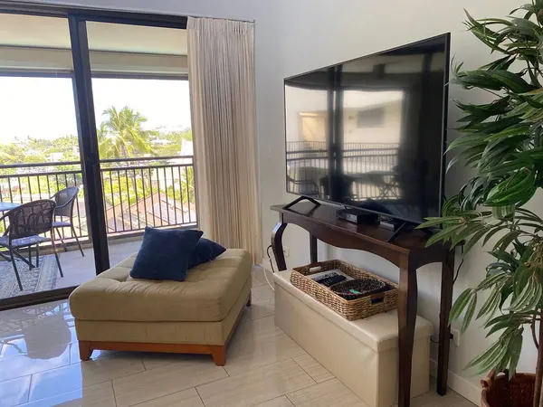 75-5782 KUAKINI HWY #707, Kailua-kona, HI 96740