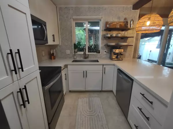 656 MEAKANU LN #1605, Wailuku, HI 96793