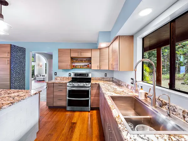 88-1595 ULUA DR, Captain Cook, HI 96704