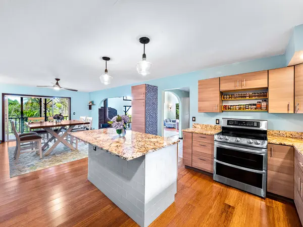 88-1595 ULUA DR, Captain Cook, HI 96704