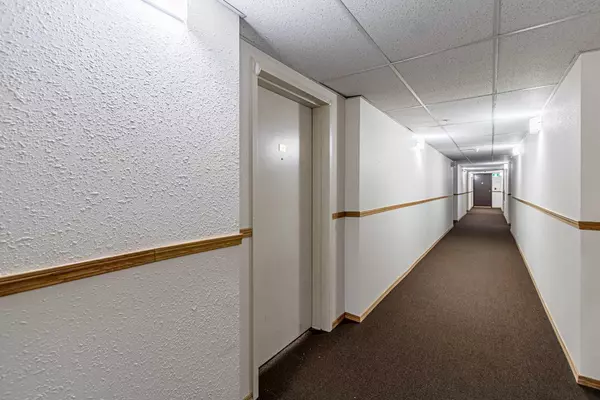 Calgary, AB T3J 5J1,92 Saddletree CT NE #308