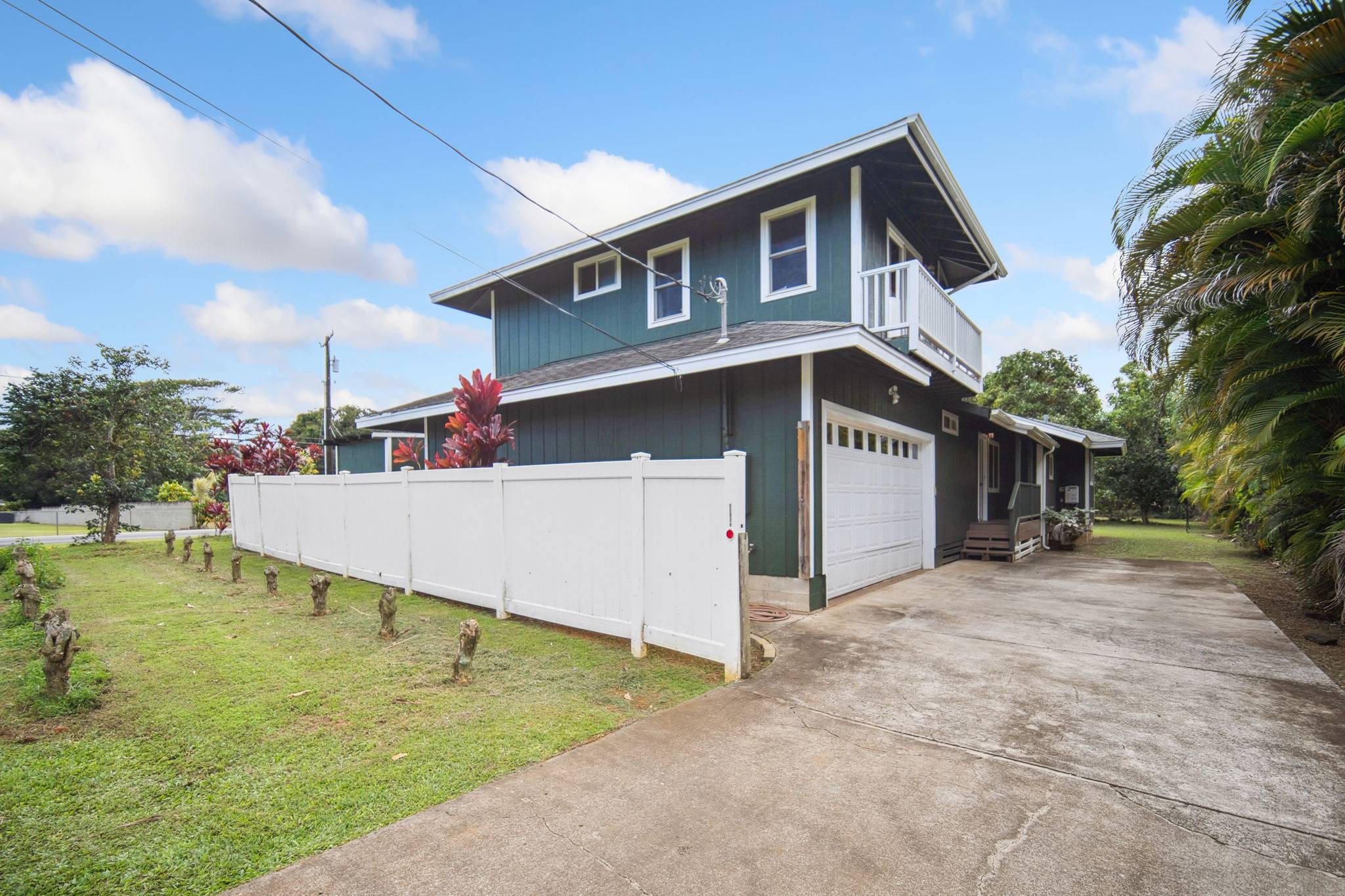6202 KAWAIHAU RD, Kapaa, HI 96746