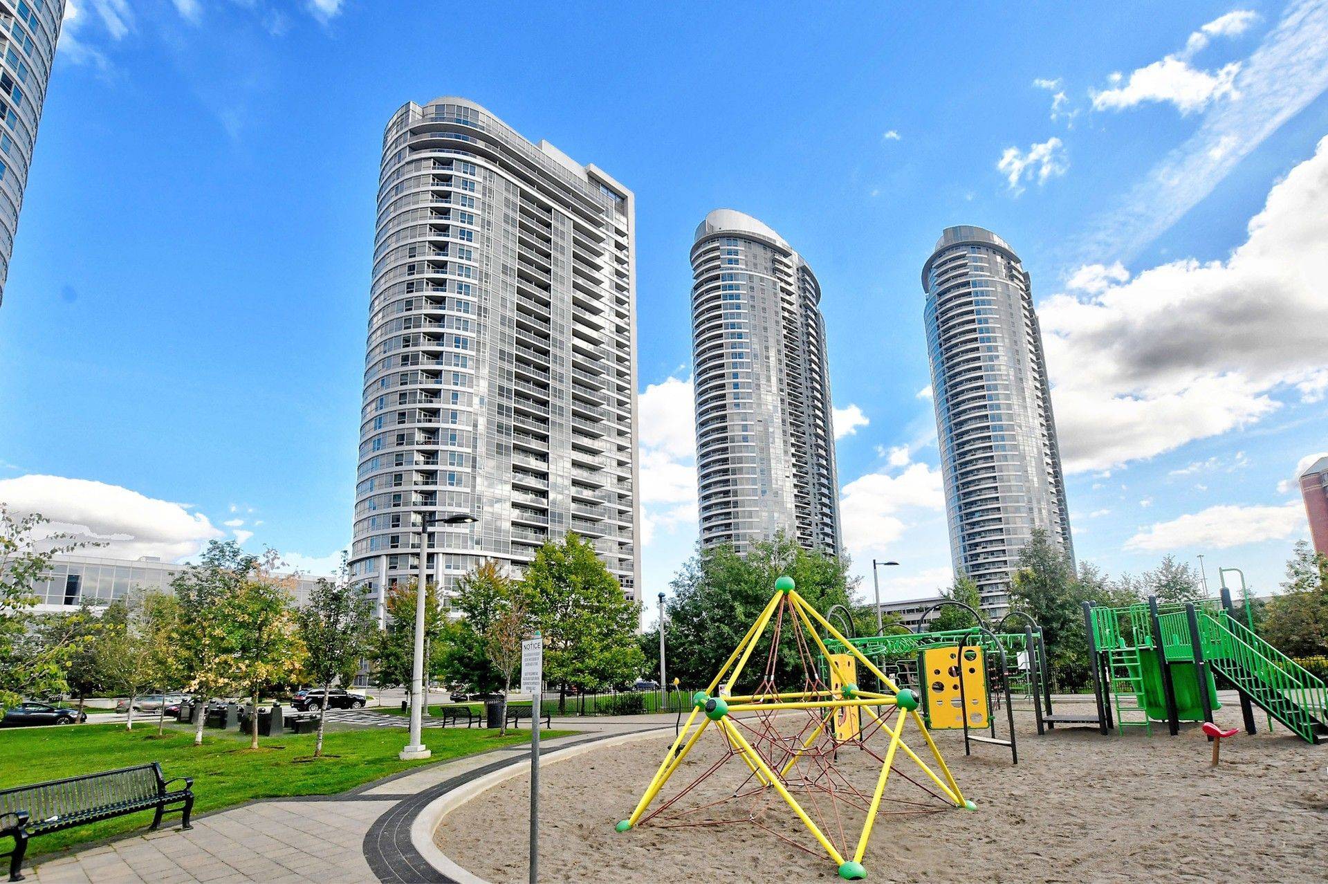 Toronto E07, ON M1S 0K5,151 Village Green SQ #1008