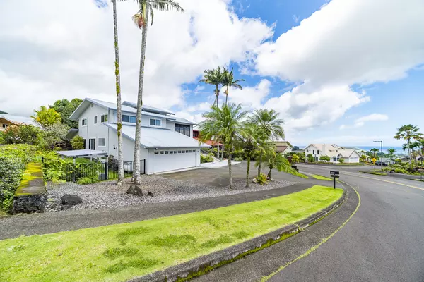 Hilo, HI 96720,543 KAANINI ST