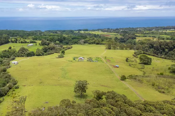 Hakalau, HI 96710