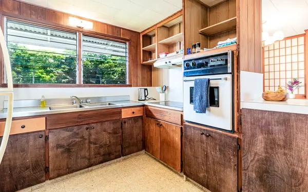 Hilo, HI 96720,844 HOALAUNA WAY