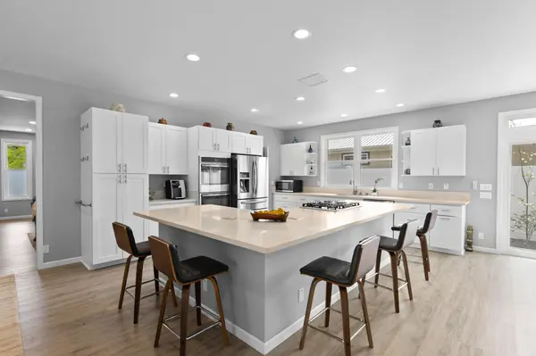 Hilo, HI 96720,99 KAMALII ST