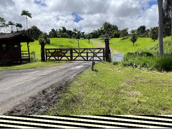 Kealakekua, HI 96750