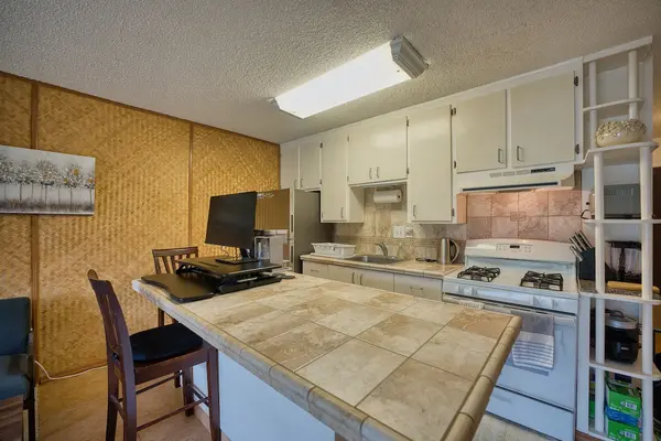 Hilo, HI 96720,355 KALANIANAOLE ST #221