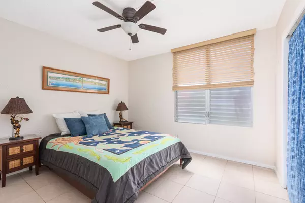 Kailua-kona, HI 96740,75-6016 ALII DR #113