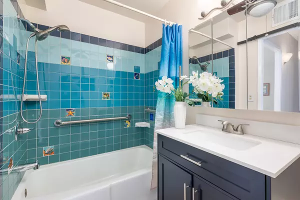 Kailua-kona, HI 96740,75-6016 ALII DR #113