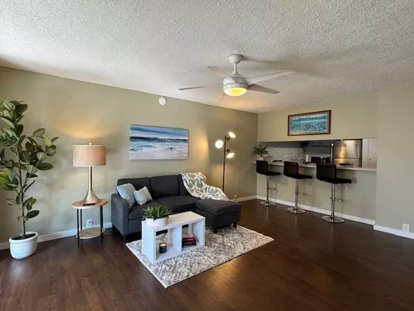 Kailua-kona, HI 96740,75-5669 KUAKINI  HIGHWAY #2103